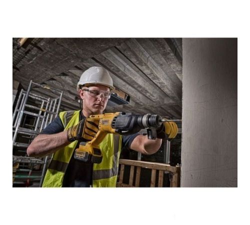 Перфоратор DeWalt DCH133M1 с 1-им АКБ, кейс