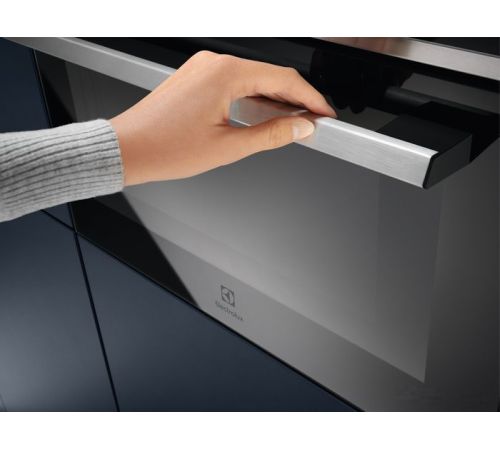 Микроволновая печь Electrolux EVM8E08X