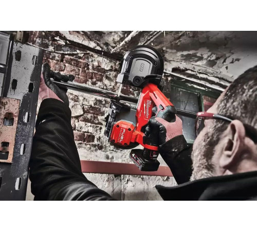 Ленточная пила Milwaukee Fuel M12 FBS64-402C 4933478441 с 2-мя АКБ, кейс