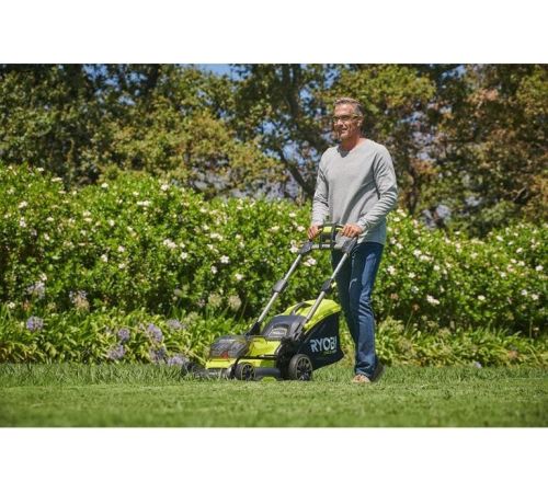 Газонокосилка Ryobi RY18LMX40B-240 с 2-мя АКБ