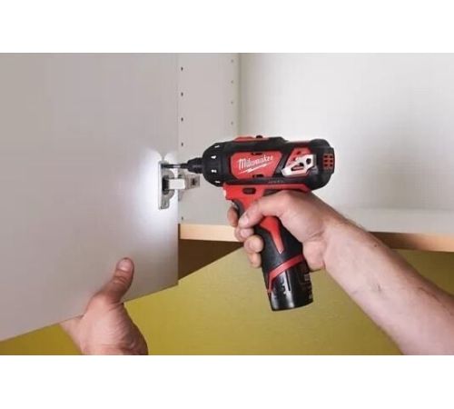 Дрель-шуруповерт Milwaukee M12 BD-202C 4933441900 с 2-мя АКБ, кейс