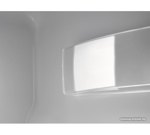 Мини-холодильник Electrolux LFB3AE82R