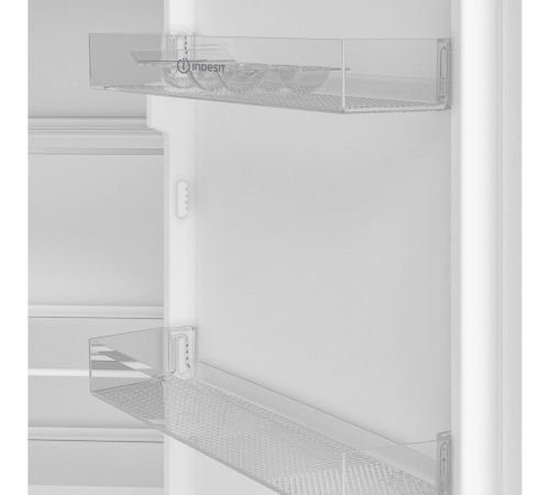 Холодильник Indesit IBH 18