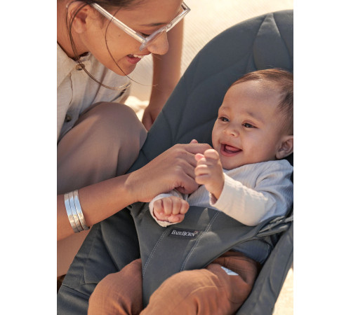 Шезлонг BabyBjorn Bliss Cotton Petal Quilt антрацит
