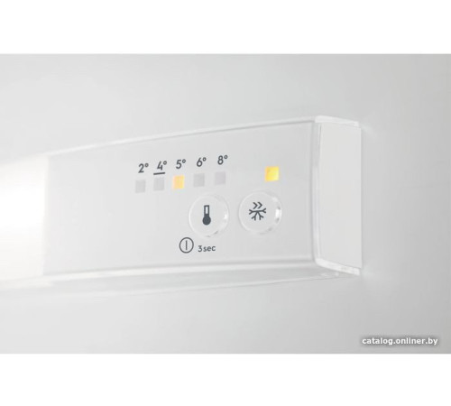 Мини-холодильник Electrolux LFB3AE82R