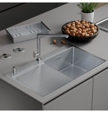 Кухонная мойка Roxen Vespa 560230-70R сатин с коландером и дозатором