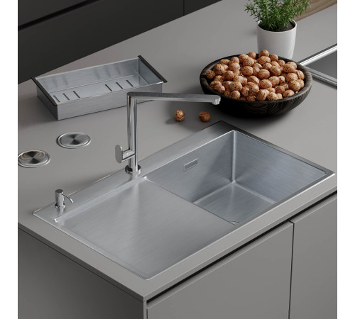 Кухонная мойка Roxen Vespa 560230-70R сатин с коландером и дозатором