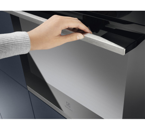 Электрический духовой шкаф Electrolux AssistedCooking SENSE 800 KOEBP39WX