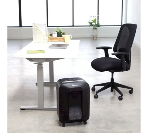 Шредер Fellowes PowerShred LX85 черный