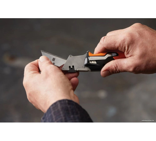 Нож строительный Fiskars CarbonMax 1027224