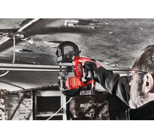 Ленточная пила Milwaukee Fuel M12 FBS64-402C 4933478441 с 2-мя АКБ, кейс