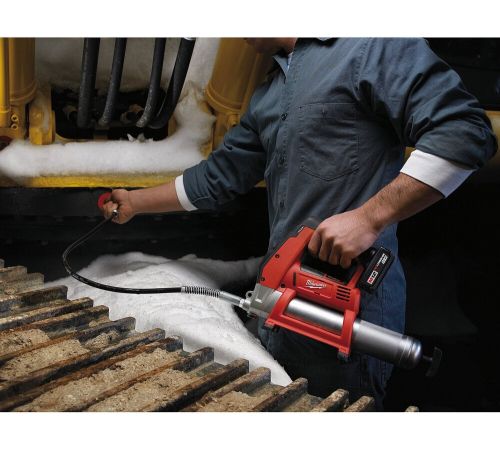 Пистолет смазочный  Milwaukee M12 GG-401B 4933441675 с 1-им АКБ, сумка
