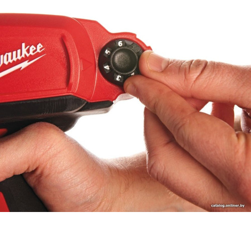 Строительный, слесарный, монтажный инструмент Milwaukee M12 PCG/600A-201B 4933441670 с 1-им АКБ