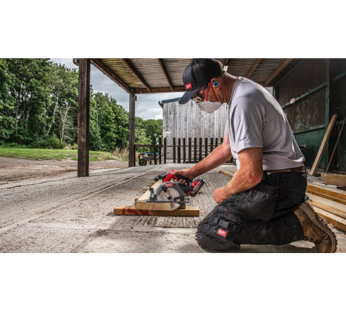 Дисковая циркулярная пила Milwaukee M18 FCS552-302X Fuel 4933493589 с 2-мя АКБ, кейс