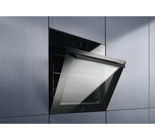 Электрический духовой шкаф Electrolux SteamBoost 800 COB8S39WZ