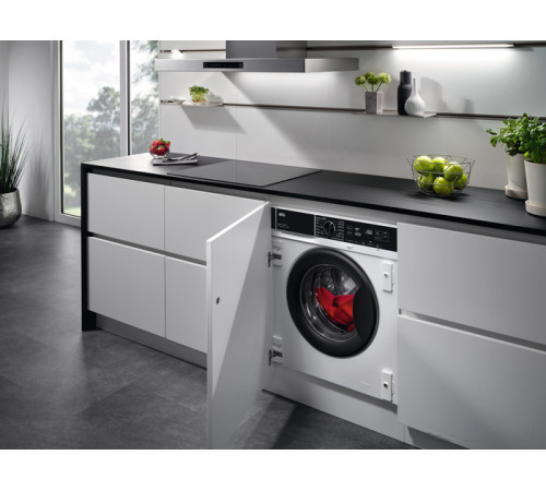 Стиральная машина AEG L8FBE48SCI