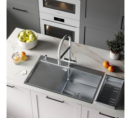 Кухонная мойка Roxen Vespa 560230-70R сатин с коландером и дозатором
