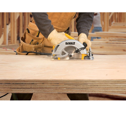 Дисковая циркулярная пила DeWalt DWE576K