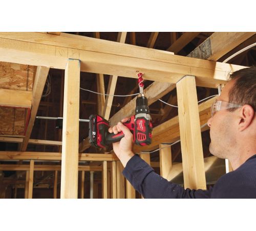 Дрель-шуруповерт Milwaukee M18 BDD-202C 4933443555 с 2-мя АКБ, кейс