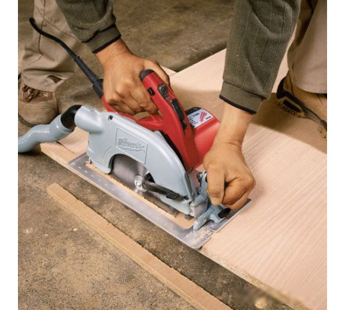 Дисковая циркулярная пила Milwaukee SCS 65 Q