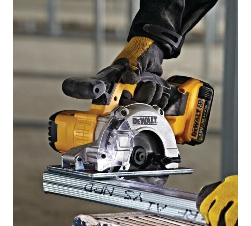 Дисковая циркулярная пила DeWalt DCS373N-XJ без АКБ