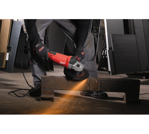 Угловая шлифмашина Milwaukee AGVK 24-230 4933451414