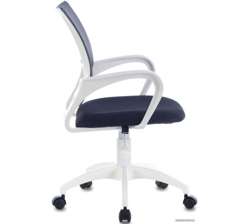 Офисное кресло Brabix Fly MG-396W белый/темно-серый