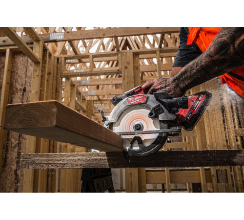 Дисковая циркулярная пила Milwaukee M18 FCS552-302X Fuel 4933493589 с 2-мя АКБ, кейс