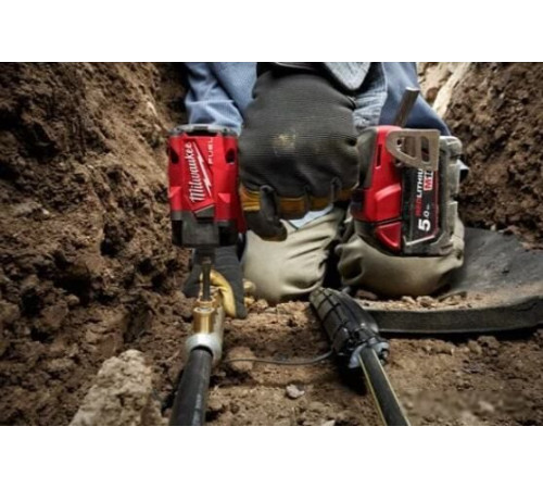 Гайковерт Milwaukee M18 FIW2F12-502X 4933478444 с 2-мя АКБ, кейс