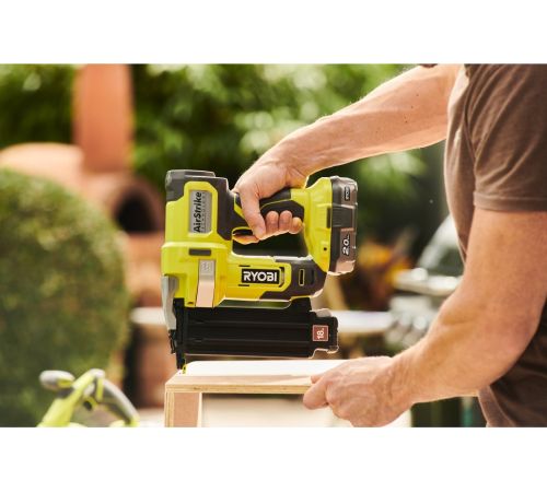 Гвоздезабиватель Ryobi R18GN18-120S 5133005429 с 1-им АКБ, сумка
