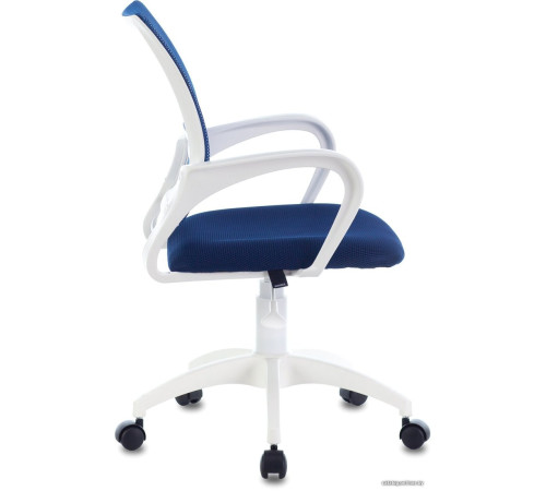 Офисное кресло Brabix Fly MG-396W белый/темно-синий