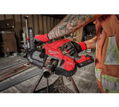Ленточная пила Milwaukee Fuel M18 FBS85-202C 4933471497 с 2-мя АКБ, кейс