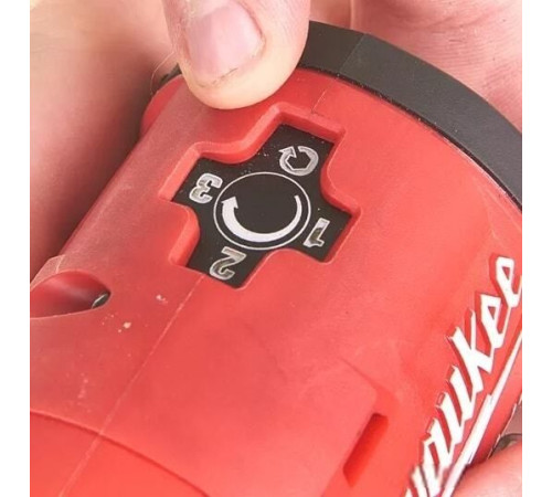 Гайковерт Milwaukee M12 FIW14-0 4933464611 без АКБ