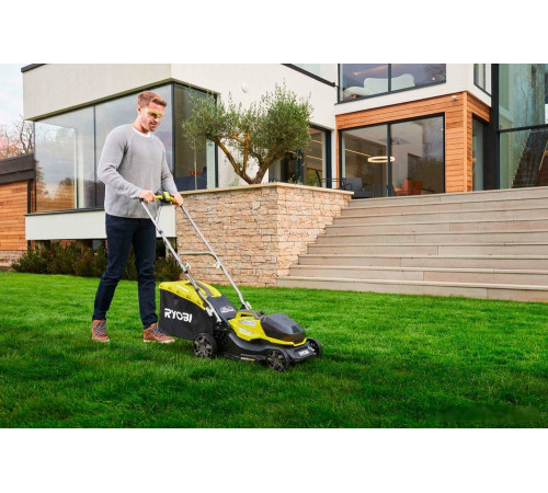 Колёсная газонокосилка Ryobi RY18LMX37A-150 с АКБ 5 Ah