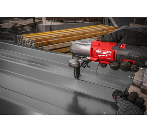 Высечные электрические ножницы Milwaukee M12 FNB16-402X 4933479619 с 2-мя АКБ, кейс