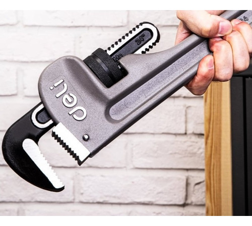 Ключ трубный Deli DL105024