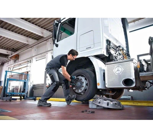 Гайковерт Bosch GDS 18V-1050 H Professional 06019J8502 с 2-мя АКБ 8 Ah, кейс