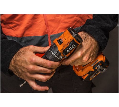 Дрель-шуруповерт AEG Powertools BS18SBL2-202C 4935480056 с 2-мя АКБ, кейс