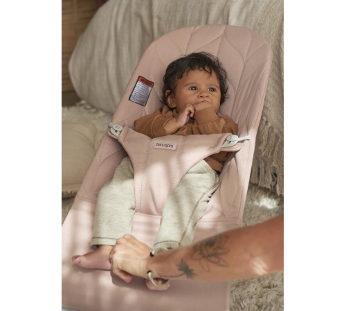 Шезлонг BabyBjorn Bliss Cotton Petal Quilt розовый