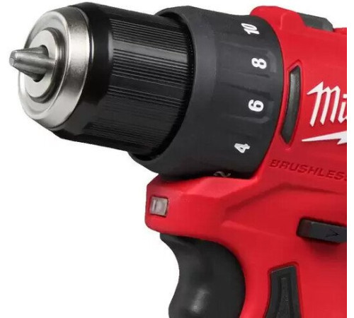 Дрель-шуруповерт Milwaukee M12 BLDDRC-402C 4933499688 с 2-мя АКБ, кейс