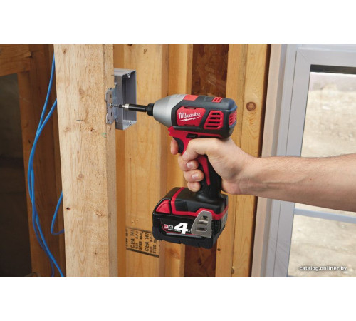 Винтоверт Milwaukee M18 BID-402C 4933443580 с 2-мя АКБ, кейс