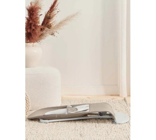 Шезлонг BabyBjorn Balance Mesh 0051.44 grey/beige