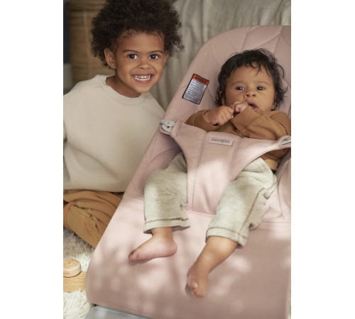 Шезлонг BabyBjorn Bliss Cotton Petal Quilt розовый