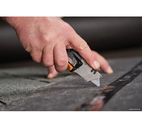 Нож строительный Fiskars CarbonMax 1027224