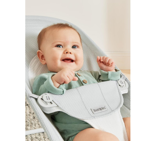 Шезлонг BabyBjorn Balance Mesh 0051.29 silver/white