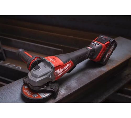 Угловая шлифмашина Milwaukee M18 FHSAGO125VXPDB2-802X 4933493420 с 2-мя АКБ, кейс
