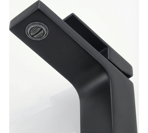 Смеситель Wellerein Linea 21LN26 черный