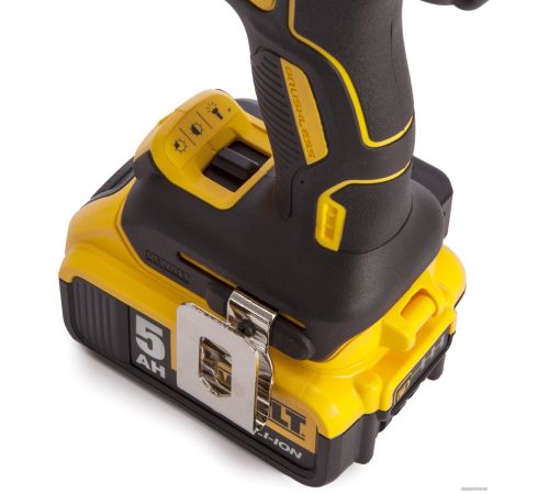 Ударная дрель-шуруповерт DeWalt DCD796P2 с 2-мя АКБ 5 Ah