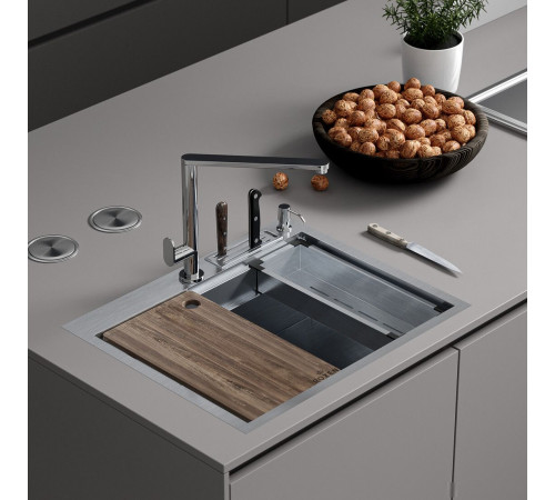 Кухонная мойка Roxen Stage 560250-60 сатин c держателем для ножей, двумя коландерами, разделочной доской и дозатором