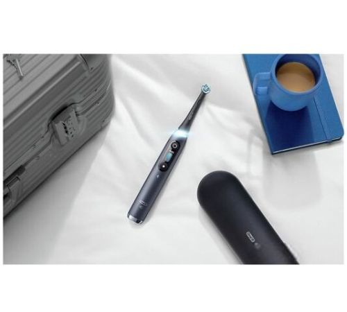 Электрическая зубная щетка Oral-B iO 8n черный, 1 насадка